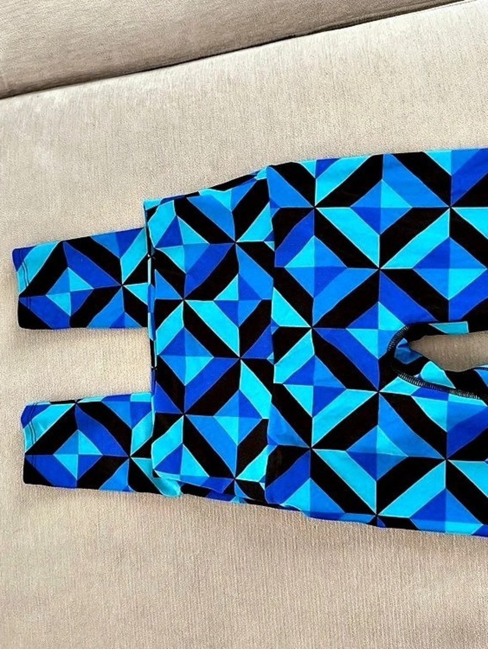 K-DEER Geometric Rashguard in Blue & Black Size S Like New